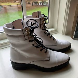 Stuart Weizmann white leather boots! Mint! Size 9